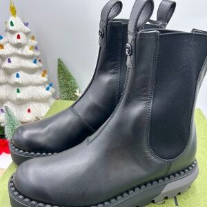 Gucci men’s leather Chelsea boots size 7 fits 8 US made in Italy